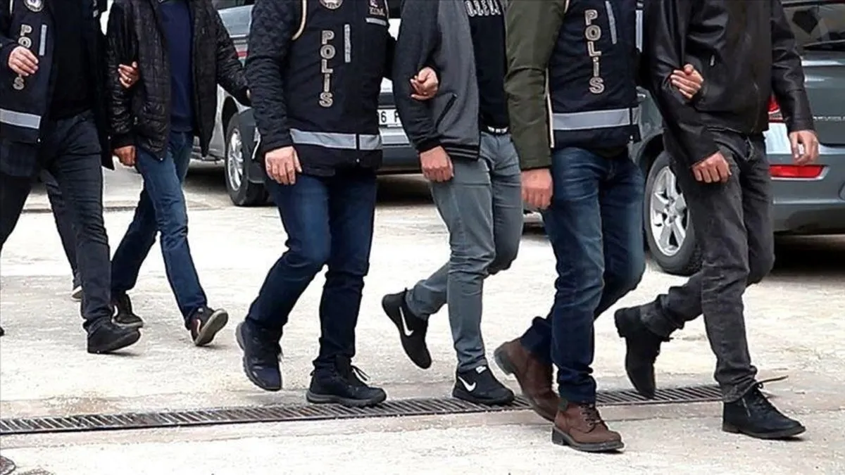 Son dakika: FETÖ/PDY’ye 19 ilde eş zamanlı operasyon: 29 gözaltı
