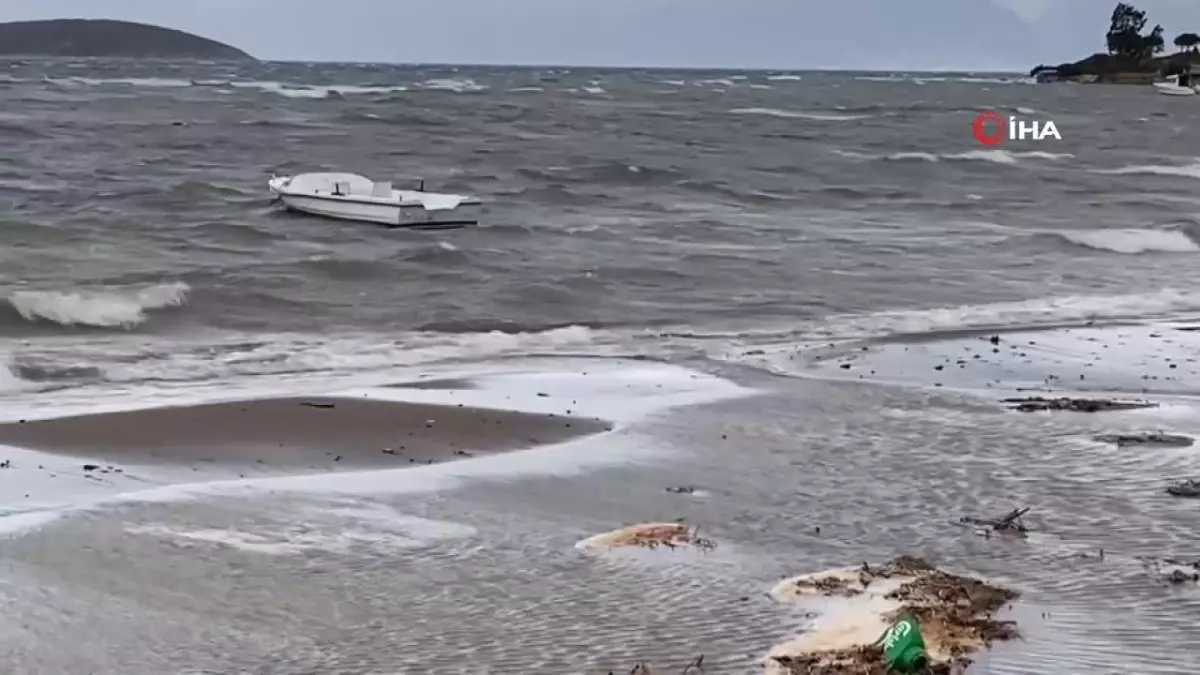 Ayvalık’ta Şiddetli Lodos Fırtınası
