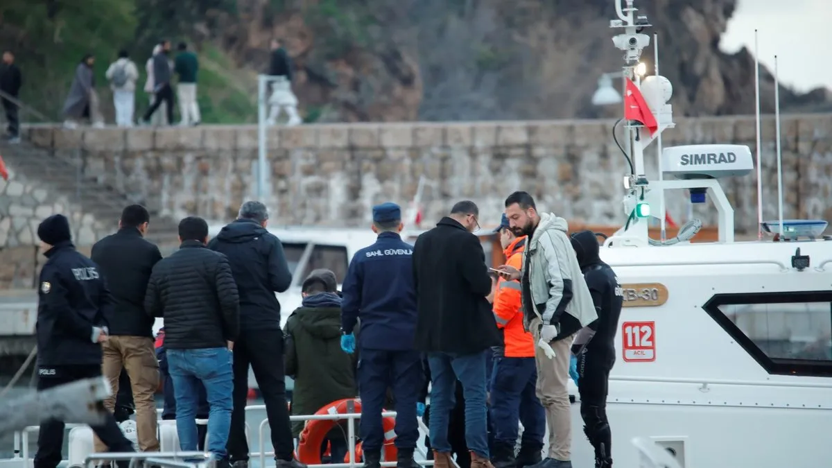 Antalya’da acı olay: Denize düşen kişiyi ararken buldular!