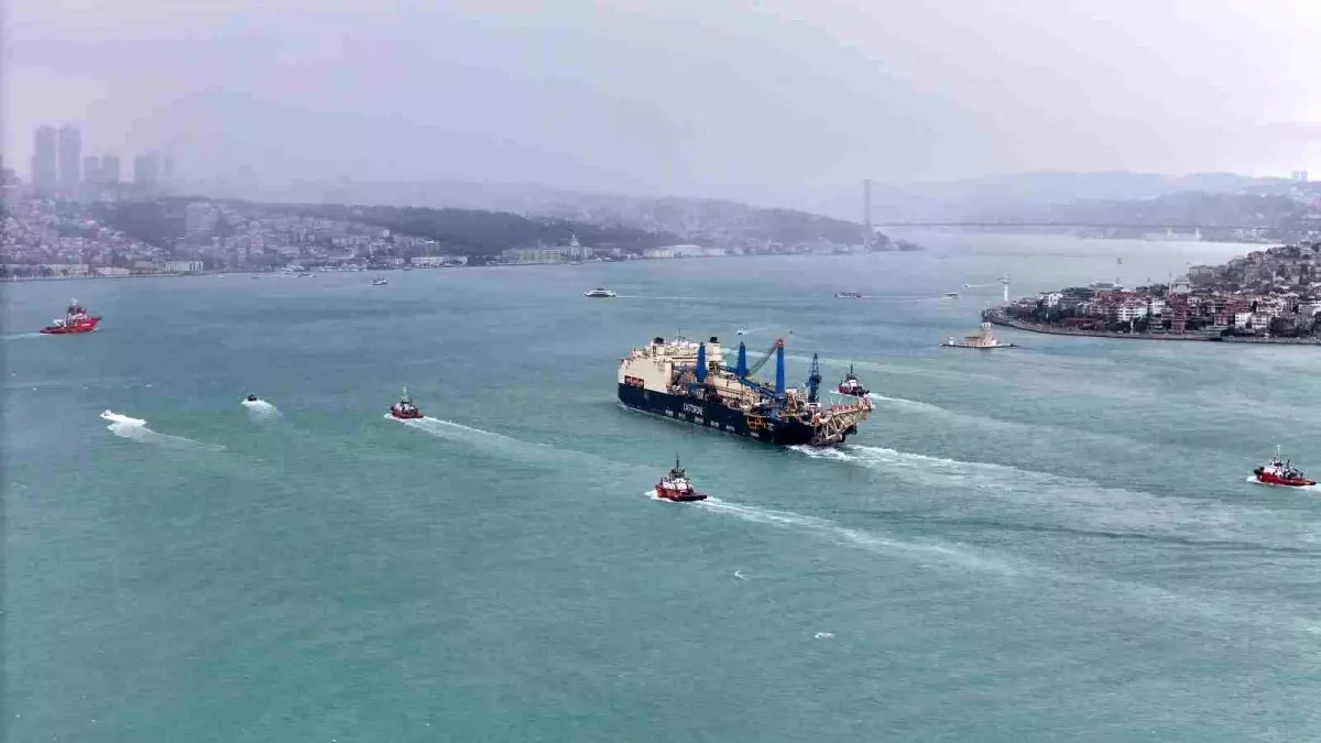 Castorone Gemisi İstanbul Boğazı’ndan Geçti