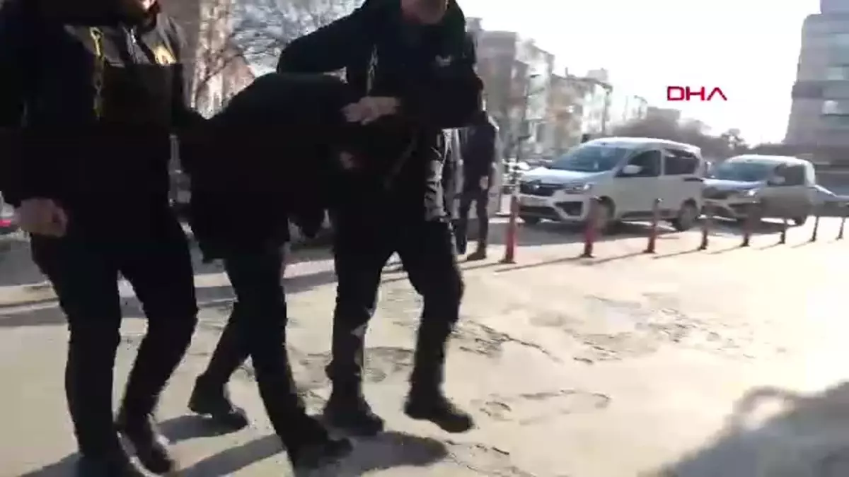 Trafik Kavgasında Ölüm: Cinayet Şüphelisi ve Kaçmaya Yardımcı Arkadaş Gözaltında