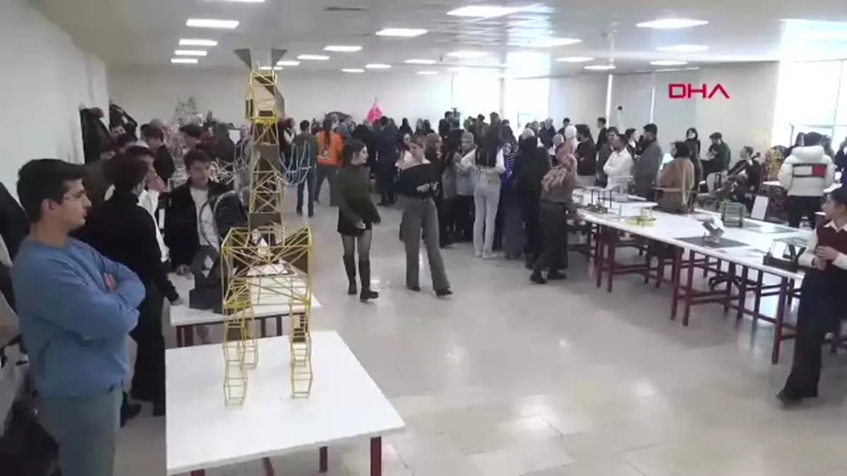 Atatürk Üniversitesinde Öğrencilerin Modüler Bank Tasarımı Sergisi Açıldı