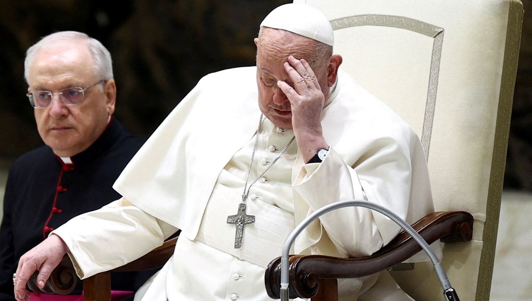 Vatikan’dan Papa Franciscus açıklaması: Zatürre gelişti ve klinik durumu karmaşık