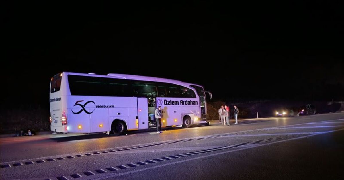 Sivas’ta otobüs ile otomobil çarpıştı: 10 yaralı