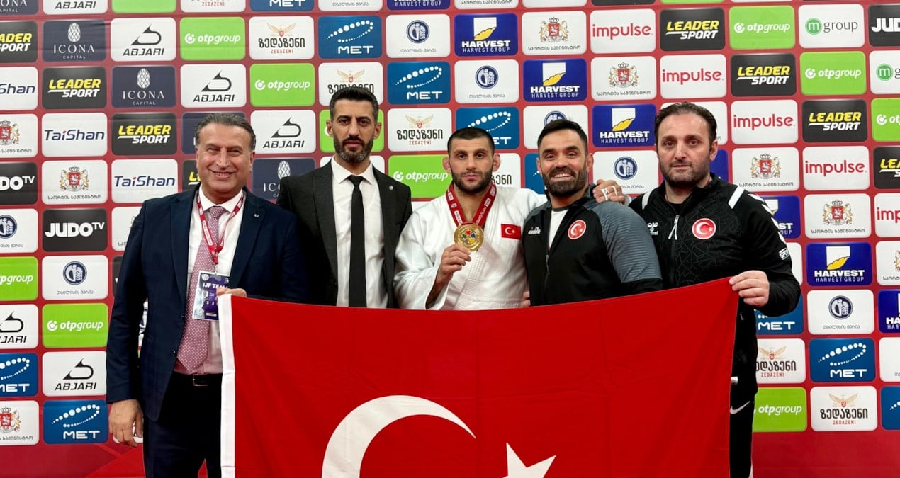Vedat Albayrak’tan Gürcistan’a altın madalya