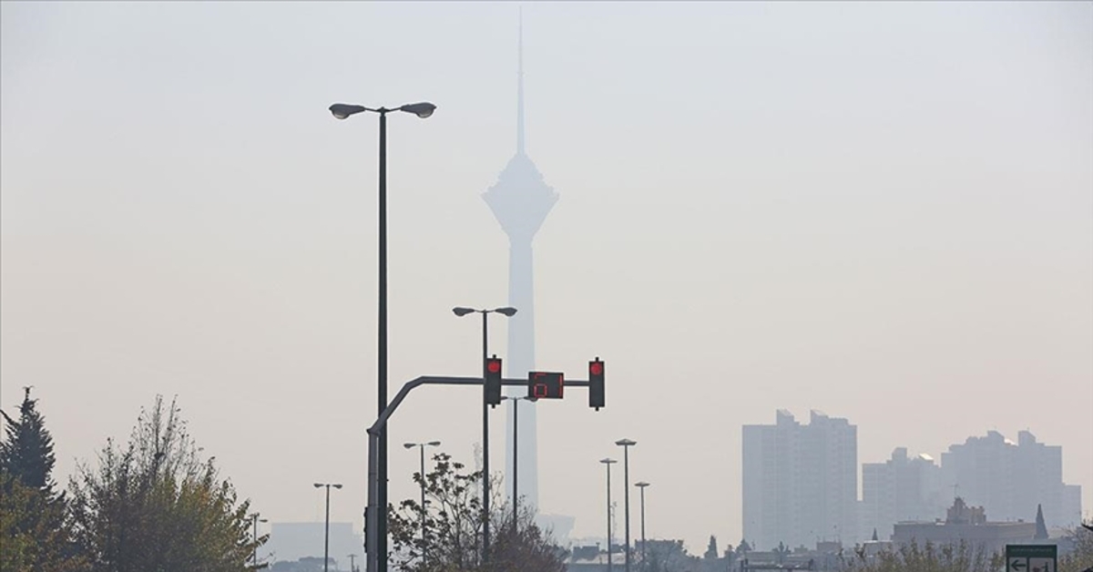 Tahran’da enerji tüketimlerini yüzde 30 düşürmeyen idari ofislerin elektrikleri kesilecek